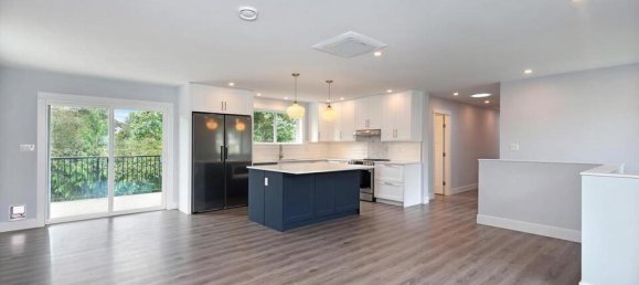 5 bedrooms House in British Columbia, Canada No. 1075 8