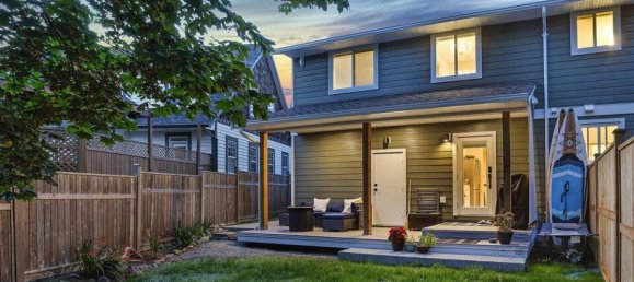 5 bedrooms House in British Columbia, Canada No. 1075 3