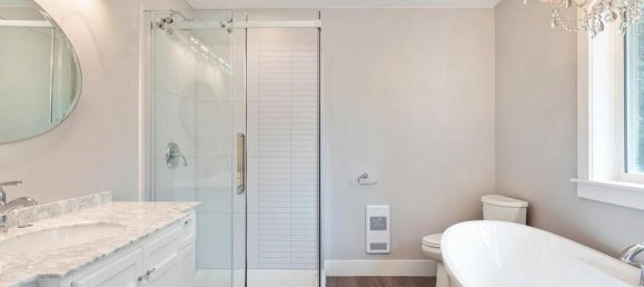 5 bedrooms House in British Columbia, Canada No. 1075 12