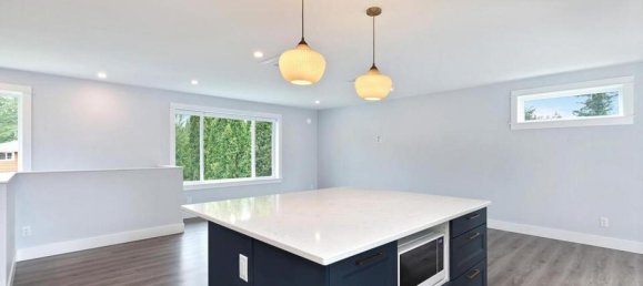 5 bedrooms House in British Columbia, Canada No. 1075 11