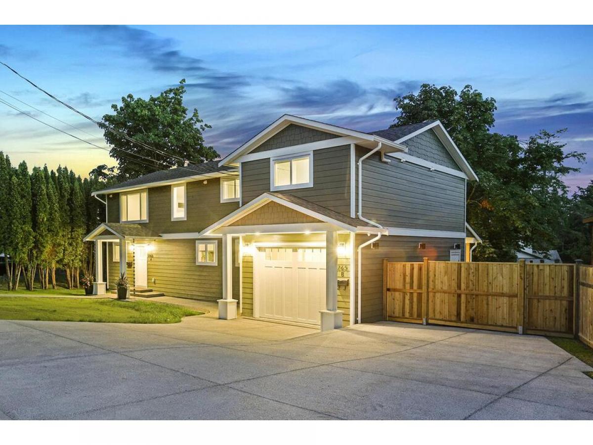 5 bedrooms House in British Columbia, Canada No. 1075