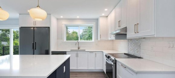 5 bedrooms House in British Columbia, Canada No. 1075 9