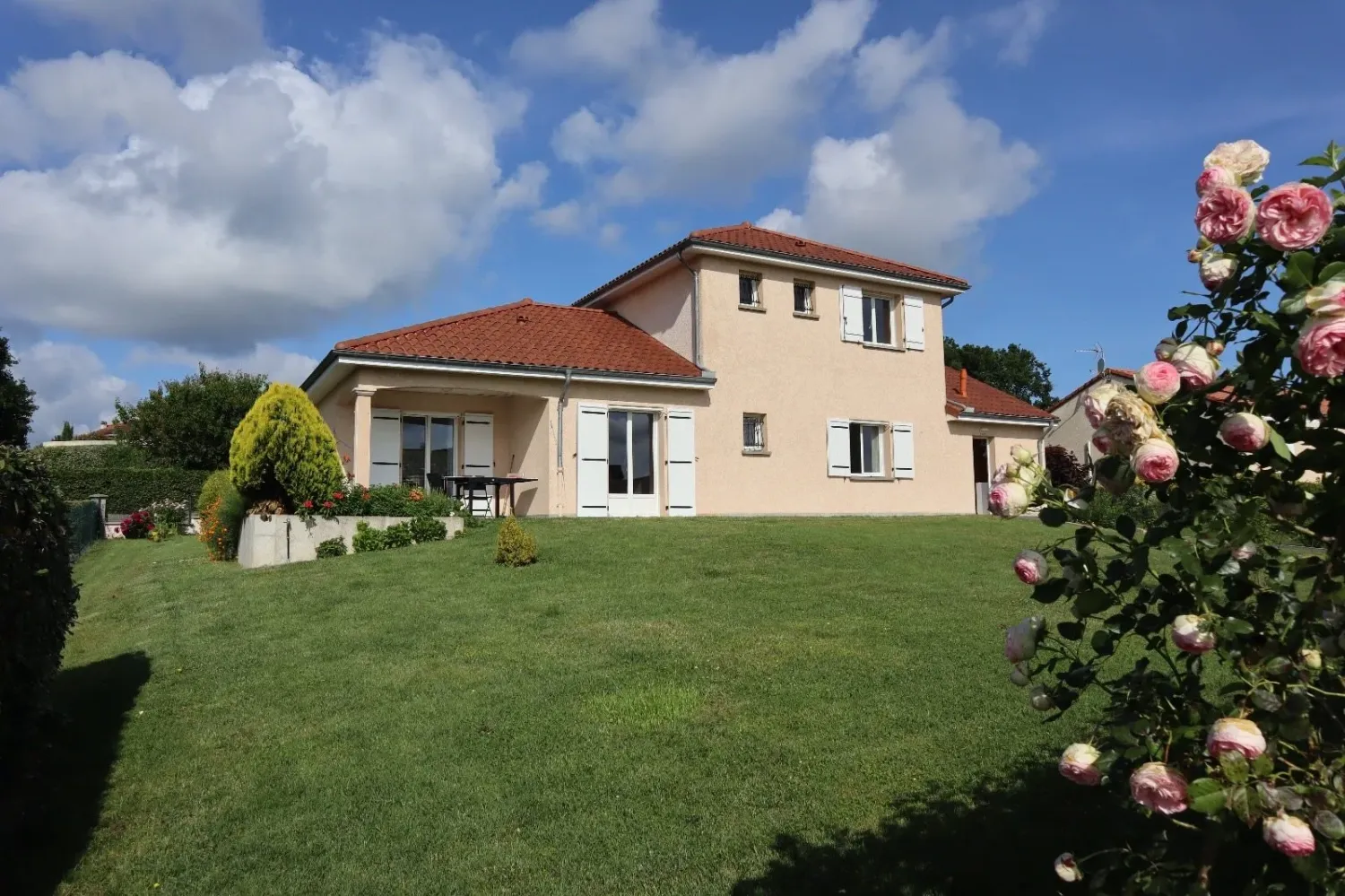 5 bedrooms Villa in Bellerive-sur-Allier, France No. 348194