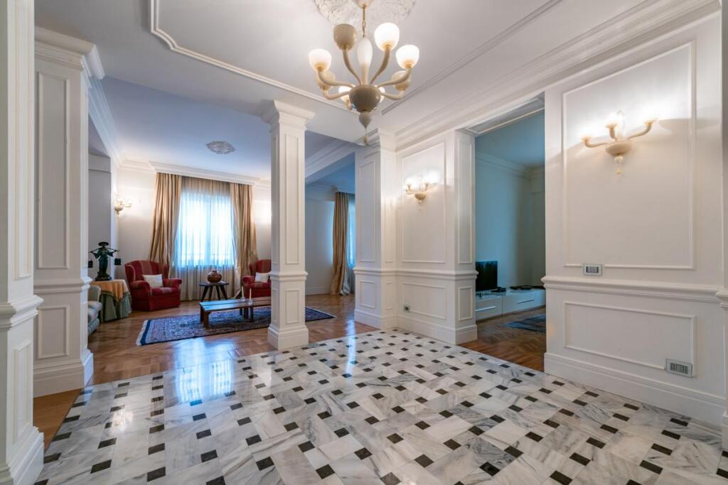 4 Schlafzimmer Wohnung in Milan, Italy, Nr. 381098