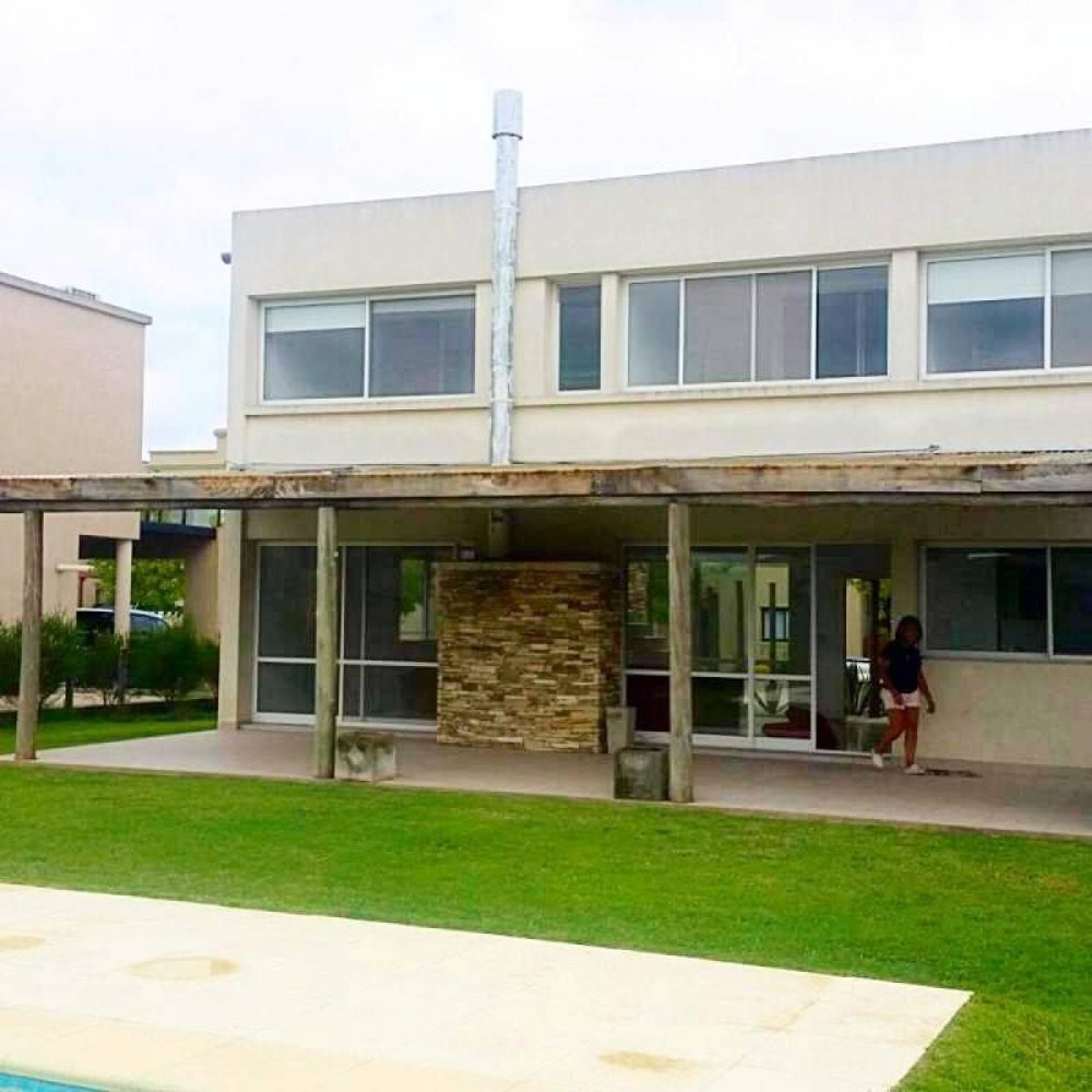 Дом с 3 спальнями в Тигре, Аргентина № 6851