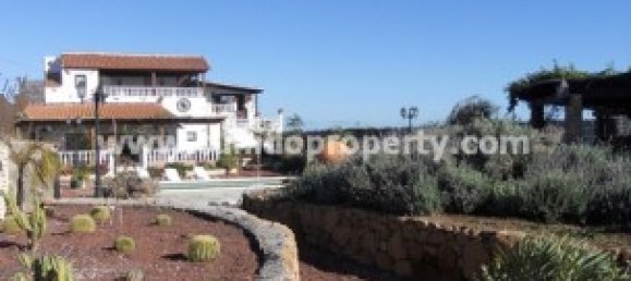 5 bedrooms Villa in Arico, Spain No. 725 23