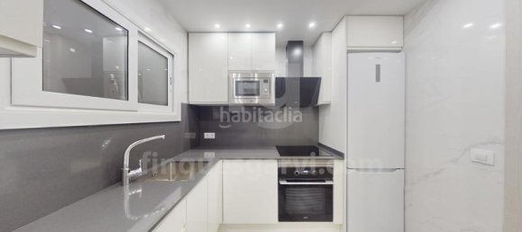 Apartamento de 3 dormitorios en Eixample, Spain No. 169611 19