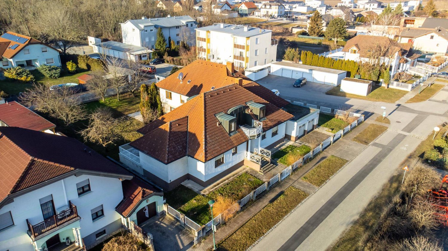 Villa de 12 habitaciónes en Pama, Austria No. 139970