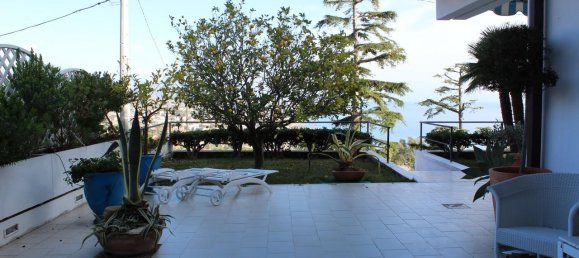 3-salle Appartement à Sanremo, Italy No. 230804 8