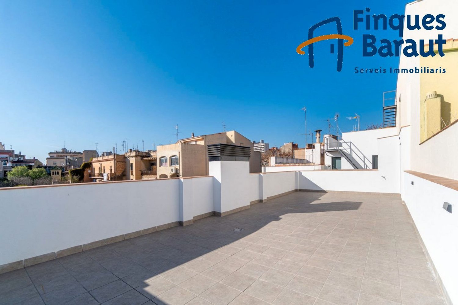 3 bedrooms Penthouse in Figueres, Spain No. 247168