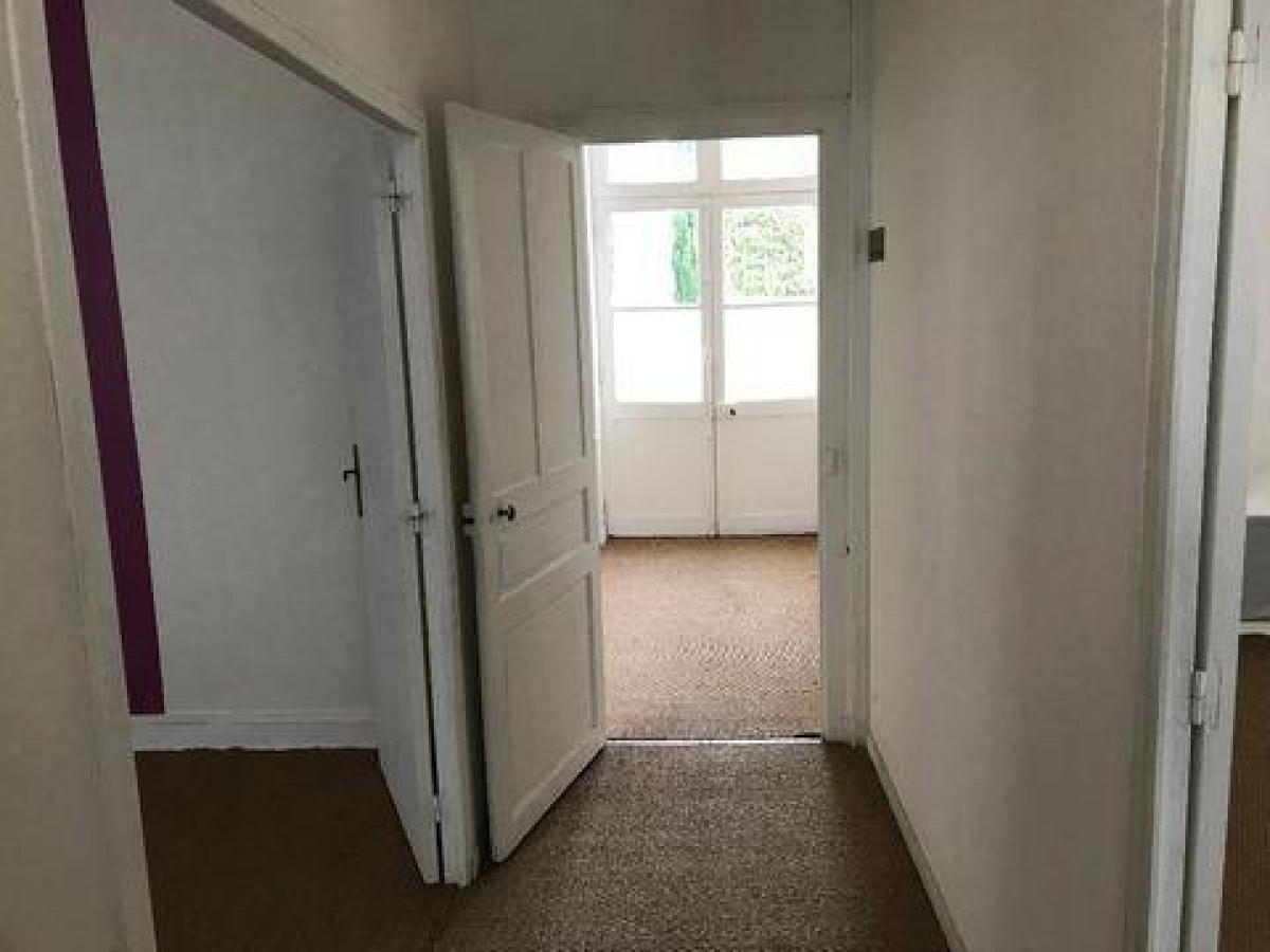 50m² Factory in Saumur, France No. 19144