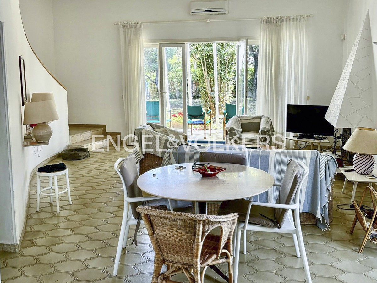 3 bedrooms Villa in Fiumicino, Italy No. 103859
