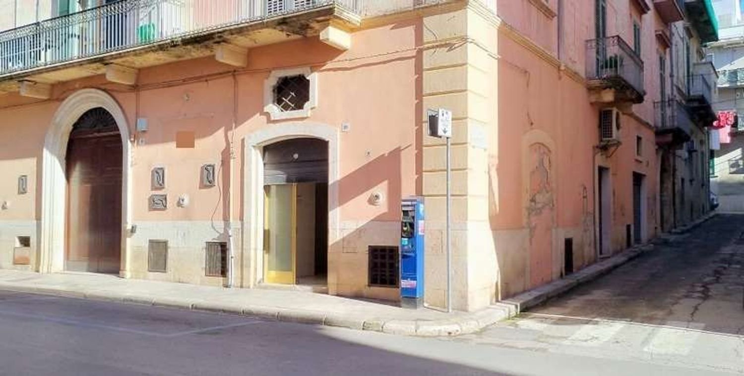  عقار تجاري في Gravina in Puglia, Italy 160متر مربع رقم 39571