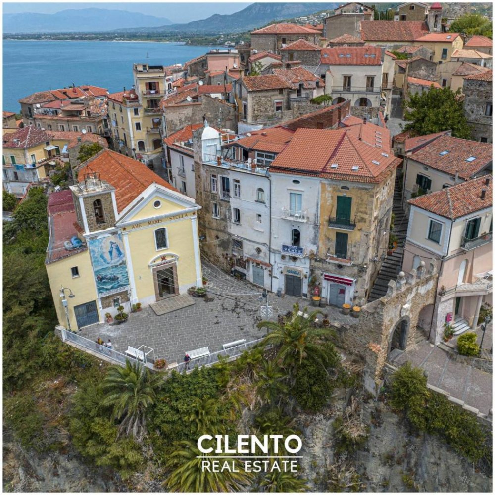 Edificio de 5 habitaciónes en Agropoli, Italy No. 267251