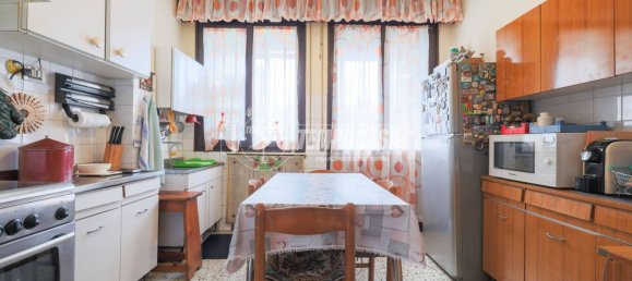 3 bedrooms Apartment in Bologna, Italy No. 271443 3