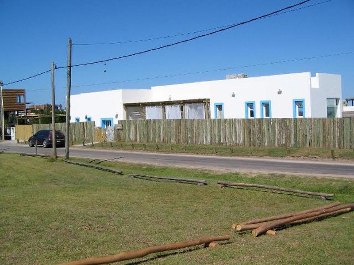 2 bedrooms House in Maldonado, Uruguay No. 11689