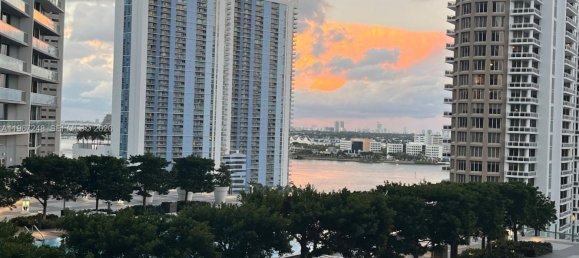 1 dormitorio propiedad comercial en venta en Miami, Miami-Dade, Florida, USA № 614440 23