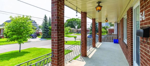 4 bedrooms House in Toronto, Canada No. 383 6