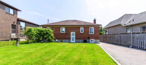 4 bedrooms House in Toronto, Canada No. 383 7