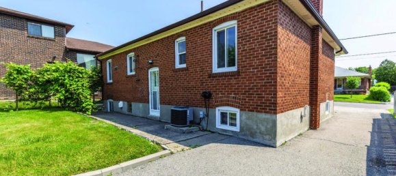 4 bedrooms House in Toronto, Canada No. 383 9