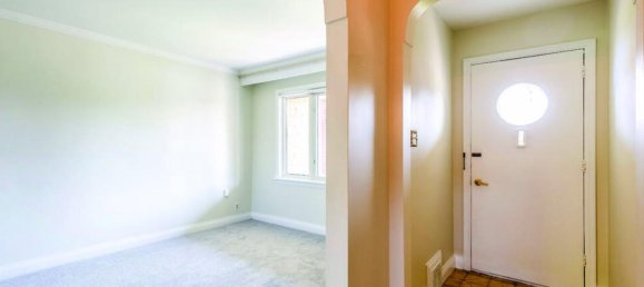 4 bedrooms House in Toronto, Canada No. 383 10