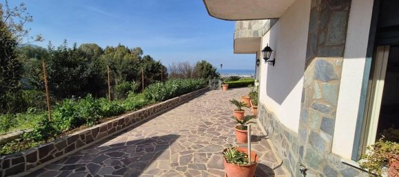 Casa de 12 divisões em Carini, Italy N.º 39309 9