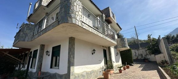 Casa de 12 divisões em Carini, Italy N.º 39309 11