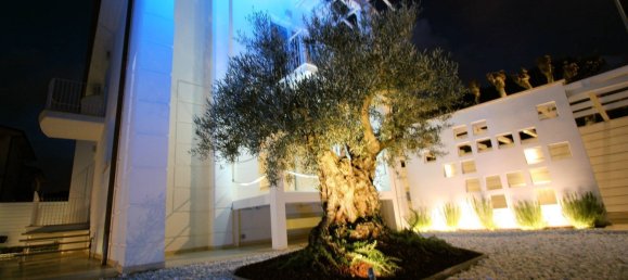 3 bedrooms Villa in Camaiore, Italy No. 223267 3