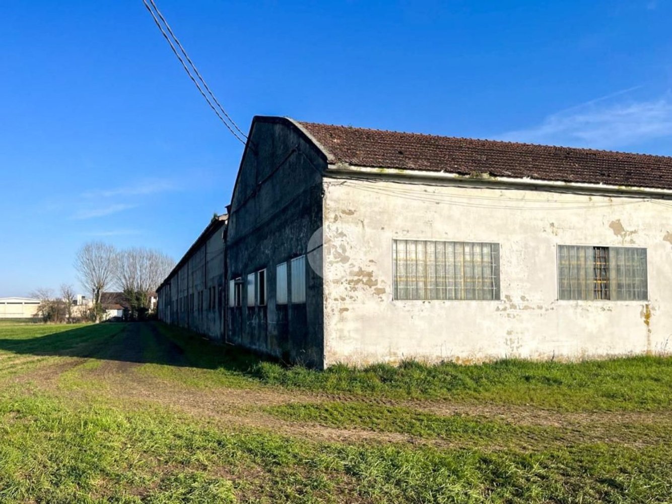 5700m² Warehouse in Marmirolo, Italy No. 210719