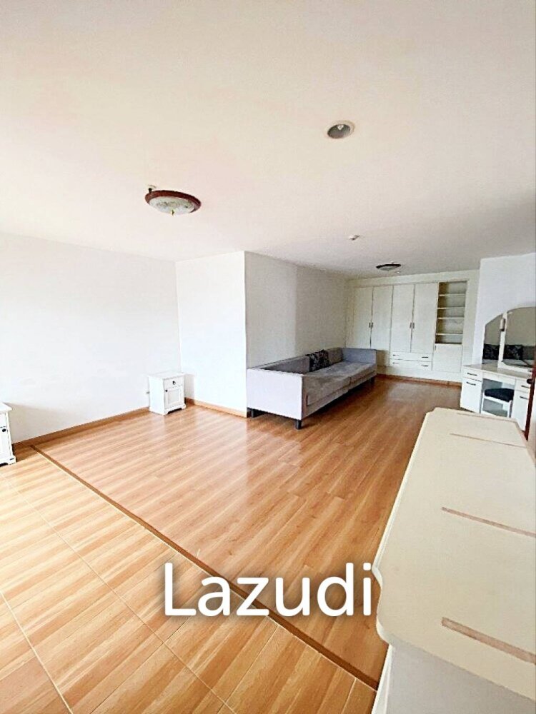 3 bedrooms Condo in Bangkok, Thailand No. 14577