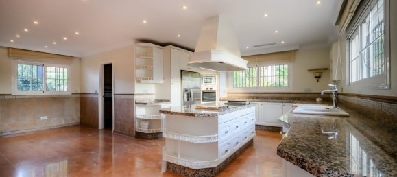 6 bedrooms Villa in Marbella, Spain No. 143525 8