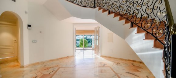 6 bedrooms Villa in Marbella, Spain No. 143525 10