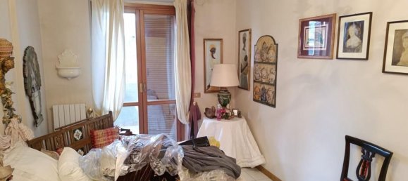 6 rooms House in Carrara, Italy No. 48099 2