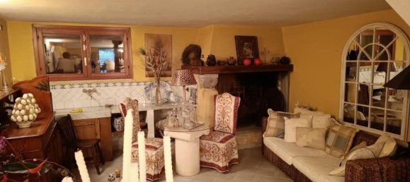 6 rooms House in Carrara, Italy No. 48099 9