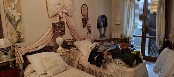 6 rooms House in Carrara, Italy No. 48099 16