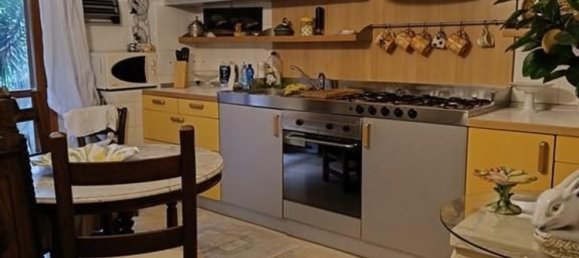 6 rooms House in Carrara, Italy No. 48099 24