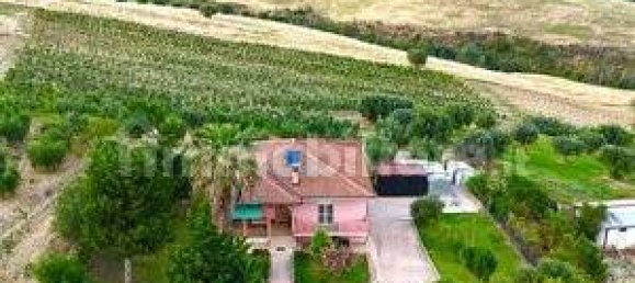3 bedrooms Villa in Morro d'Oro, Italy No. 345329 3