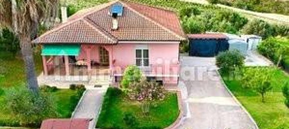 3 bedrooms Villa in Morro d'Oro, Italy No. 345329 4