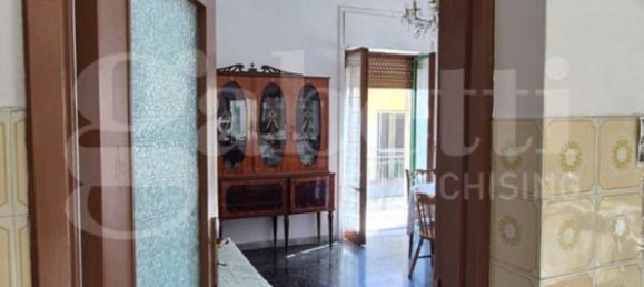 4 bedrooms Apartment in Torre Annunziata, Italy No. 340043 10