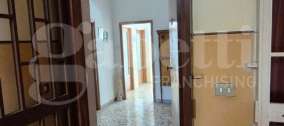 4 bedrooms Apartment in Torre Annunziata, Italy No. 340043 2