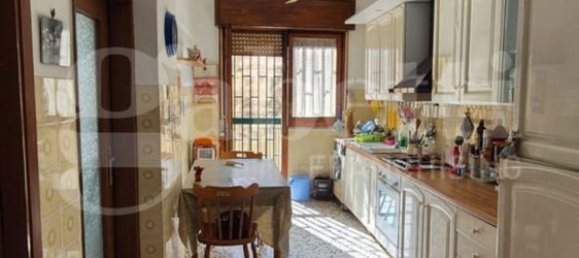 4 bedrooms Apartment in Torre Annunziata, Italy No. 340043 6