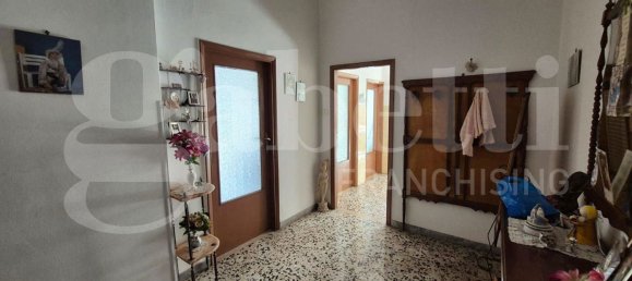 4 bedrooms Apartment in Torre Annunziata, Italy No. 340043 3