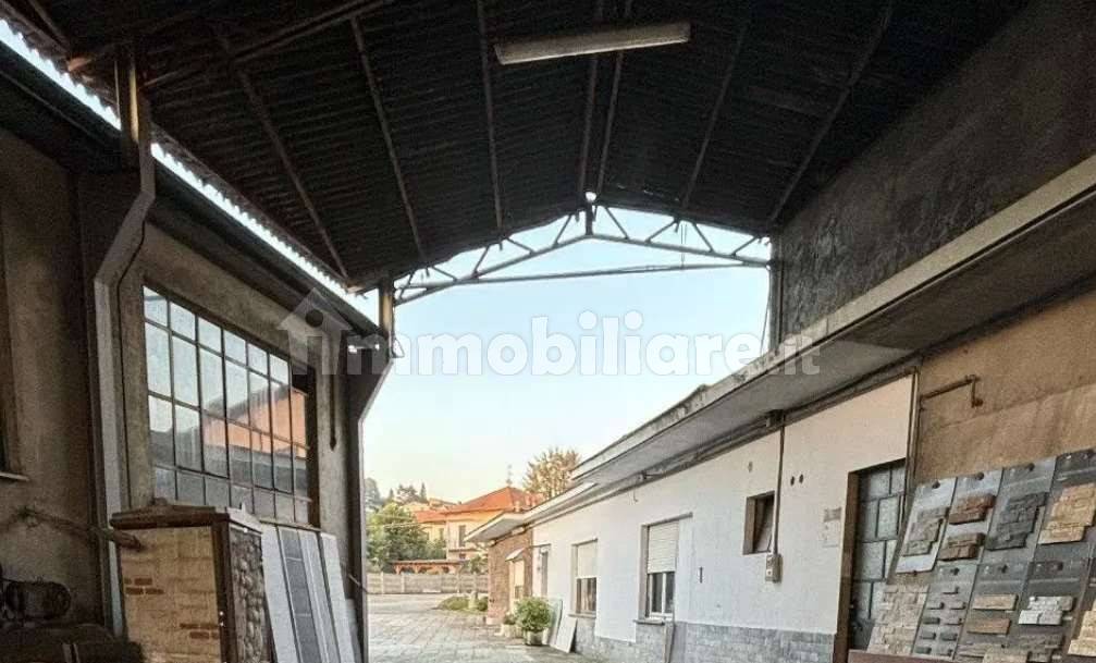 1 room Warehouse in Como, Italy No. 381228