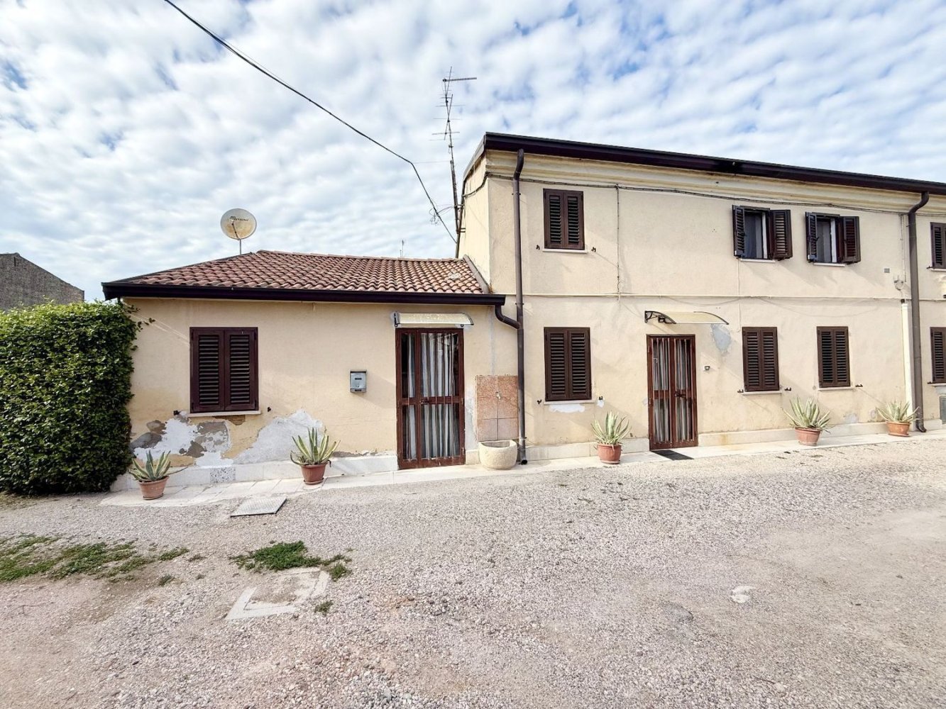 8 rooms House in Isola della Scala, Italy No. 284254