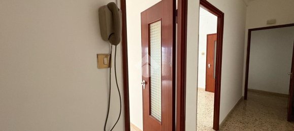 Квартира с 3 комнатами в Палермо, Италия № 2254 4