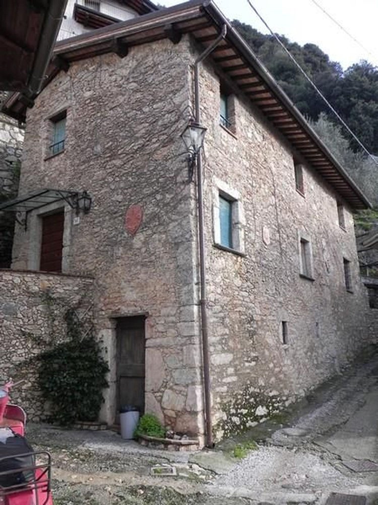 5 rooms House in Camaiore, Italy No. 209166
