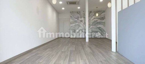 1 room Commercial property in Como, Italy No. 305973 3