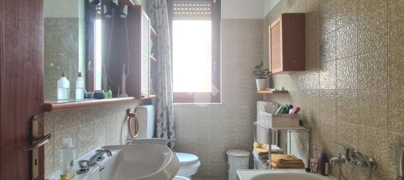 Apartamento de 5 habitaciónes en La Morra, Italy No. 5003 9