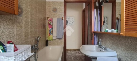 Apartamento de 5 habitaciónes en La Morra, Italy No. 5003 10