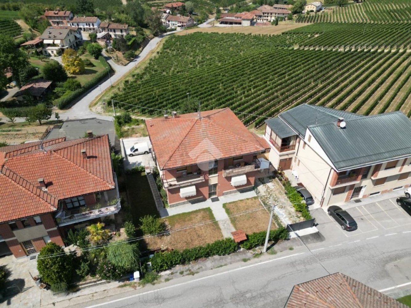 Apartamento de 5 habitaciónes en La Morra, Italy No. 5003